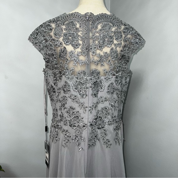 La Femme Silver Embroidered & Embellished Cap Sleeve Gown- New With Tag -Reemoly - Picture 14 of 17
